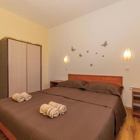 Pet Friendly Apartment In Biograd With Kitchen Weißenburg Exterior foto